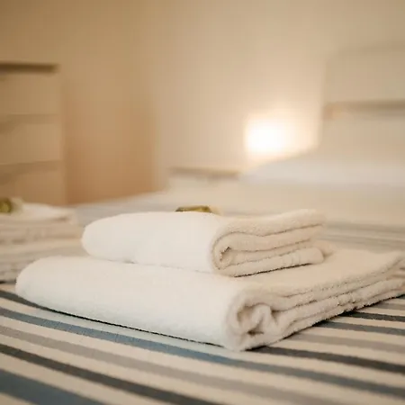 Guesthost - Bright Ariston X6! Lägenhet *