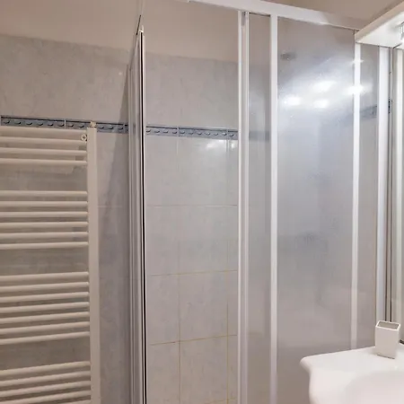 Guesthost - Bright Ariston X6! 公寓