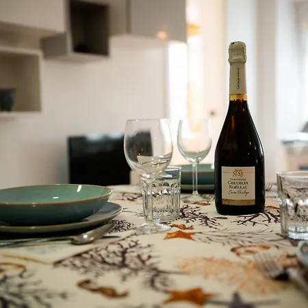 Guesthost - Bright Ariston X6! 公寓 *